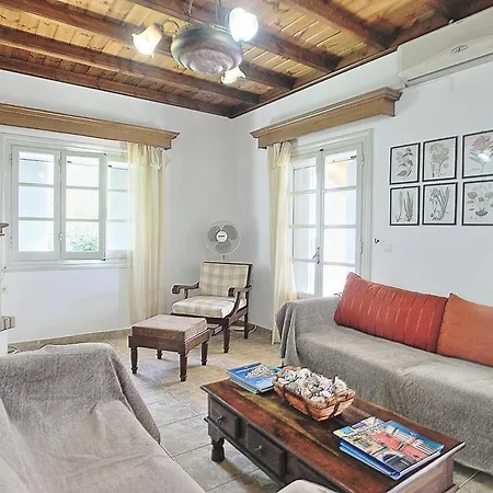 Villa Vari Estate Astrakeri