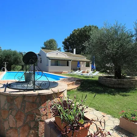 Villa Vari Estate Astrakeri